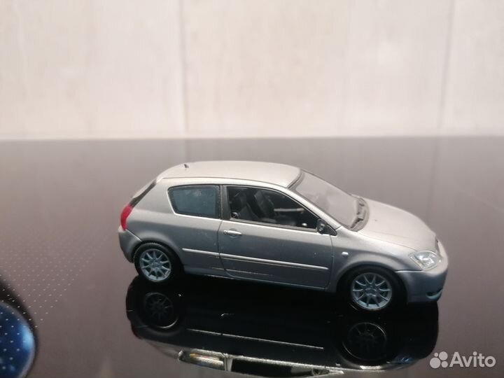 Модель автомобиля Toyota Corolla 1:43 minichamps