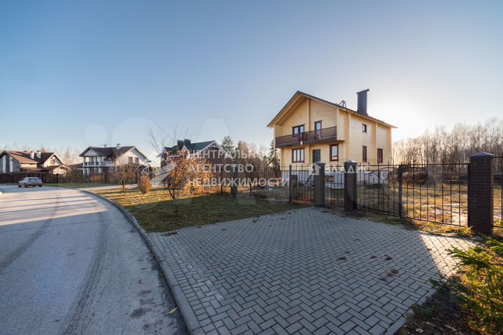 Дом 220 м² на участке 33 сот.