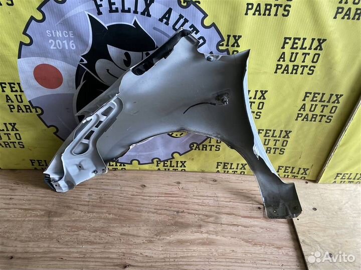 Крыло переднее правое Toyota Prius (nhw20) 2003-2