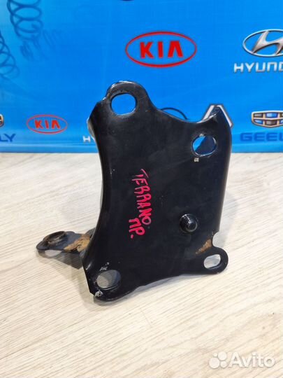 Кронштейн крепление балки nissan terrano D10 Прав