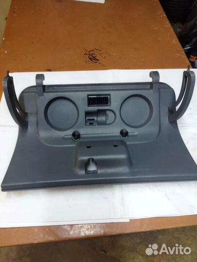 Крышка бардачка