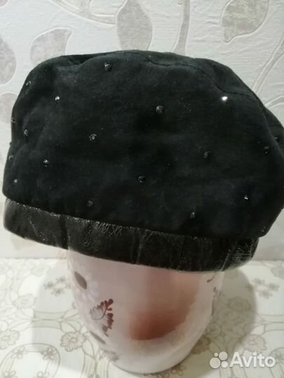 Берет натуральная черная замша 55-60 декор стразы