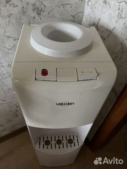 Кулер для воды напольный