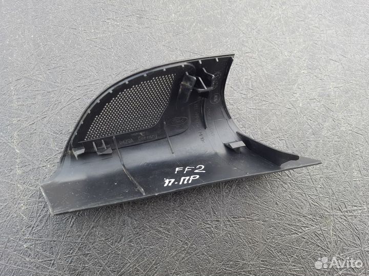 Решетка правого динамика Ford Focus 2