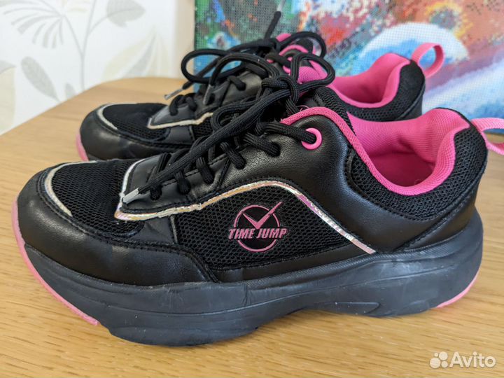 Кроссовки женские 37