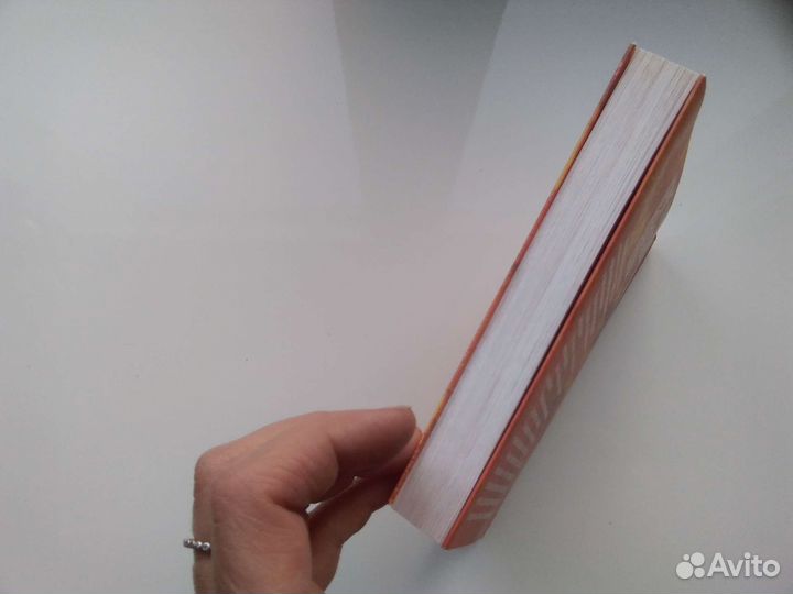 Книга новая+ DVD диск. Лариса Ренар