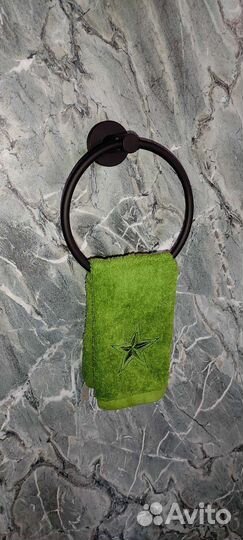 Вешалка для полотенец в ванной