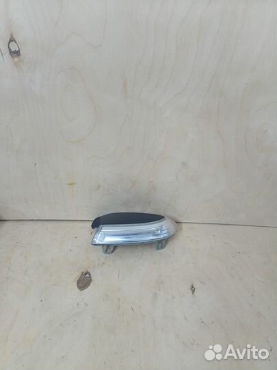 Поворотник в зеркало правый Volkswagen Jetta (MK5)