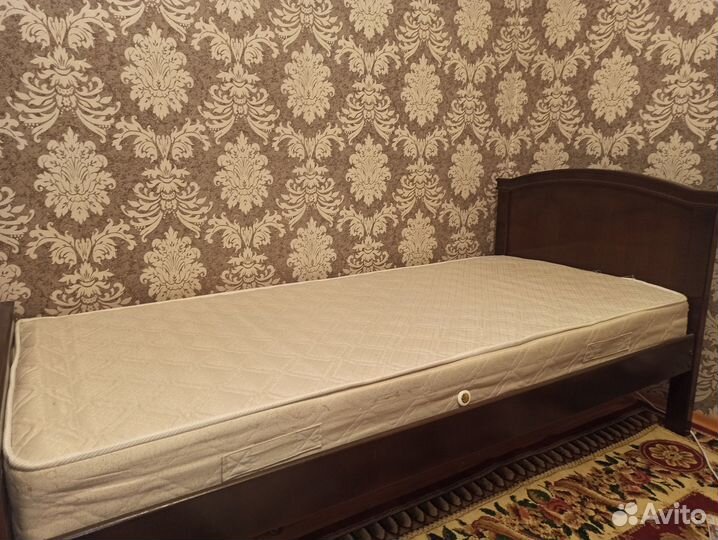 Кровать