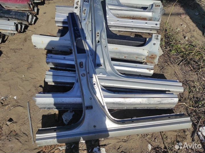 Порог правый Toyota Corolla NZE120 2nzfe