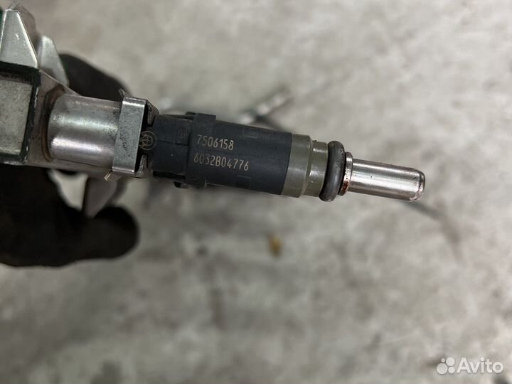 Топливная рампа с форсунками BMW 3 E90