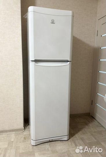 Холодильник на запчасти indesit