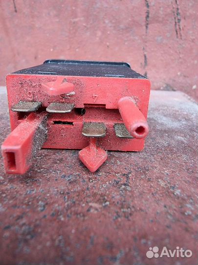 Кнопка антипробуксовочной системы Audi A8D2