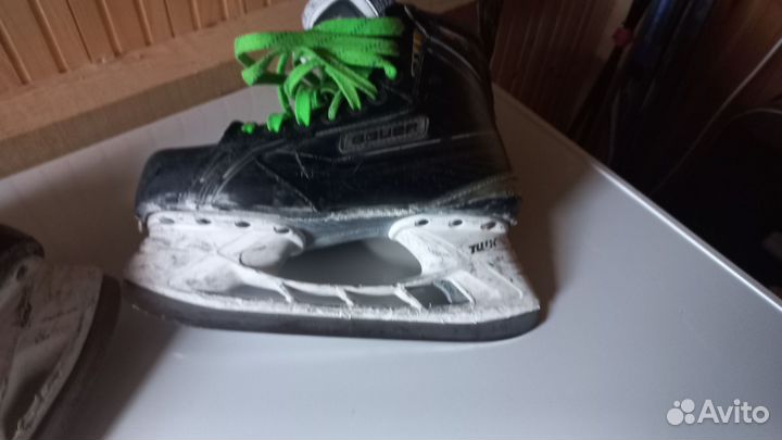 Хоккейные коньки bauer