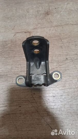 Петля двери задней правой Nissan Pathfinder R51