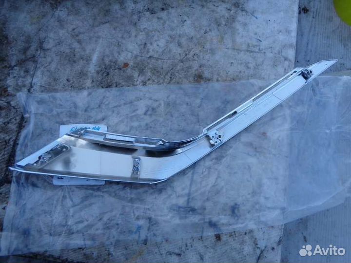 Накладка на бампер передняя правая Mitsubishi