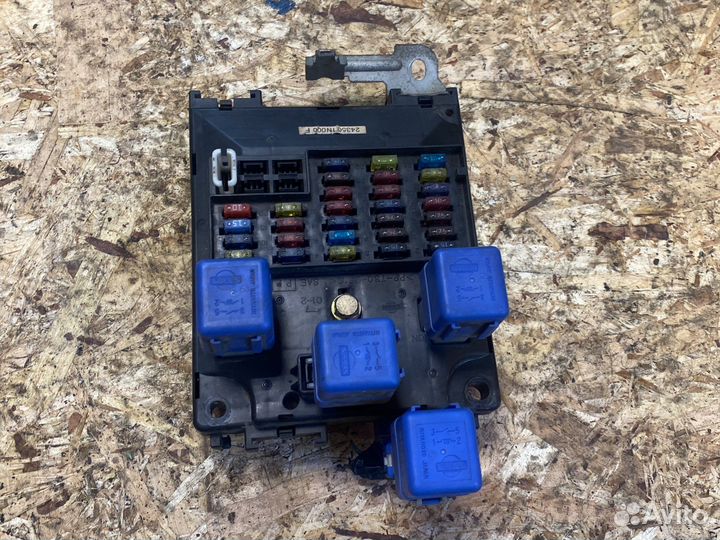 Блок предохранителей Nissan almera N15