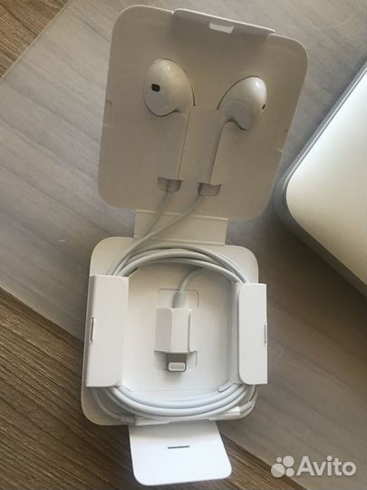 Новая гарнитура Apple EarPods разъёмом Lightning