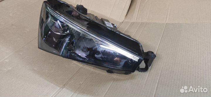 Фара правая full LED Skoda Rapid 2