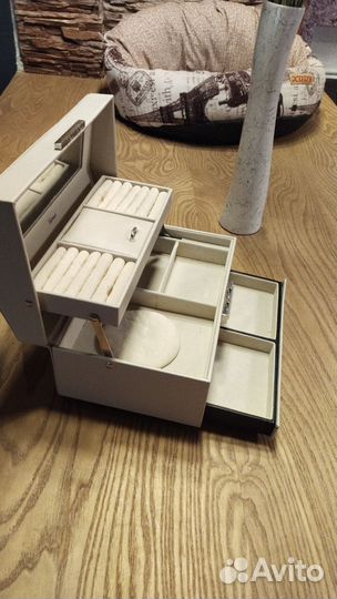 Шкатулка для украшений