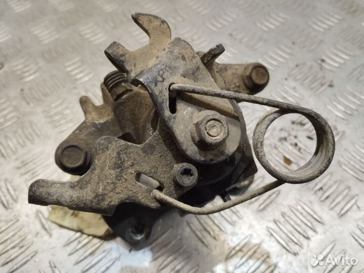 Суппорт задний правый Volkswagen Passat B5