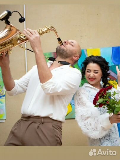 Саксофонист на праздник