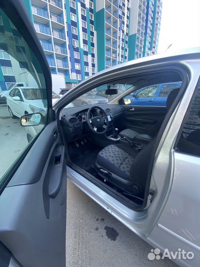 Ford Focus 1.6 МТ, 2007, битый, 250 000 км