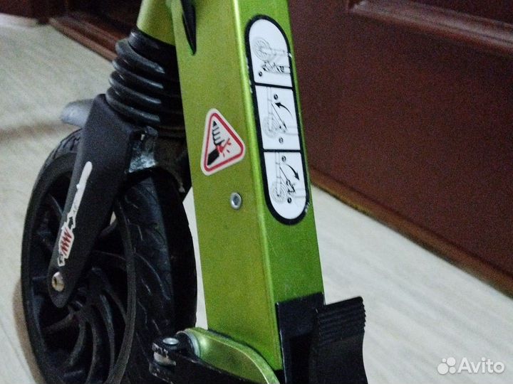 Самокат городской детский ему 3 месяца