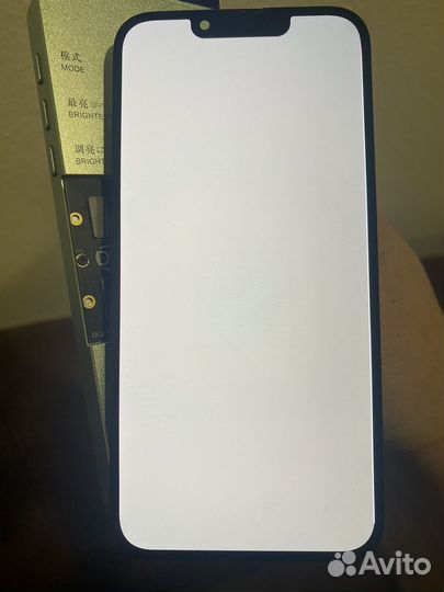 Дисплей на iPhone 13 Pro с дефектом