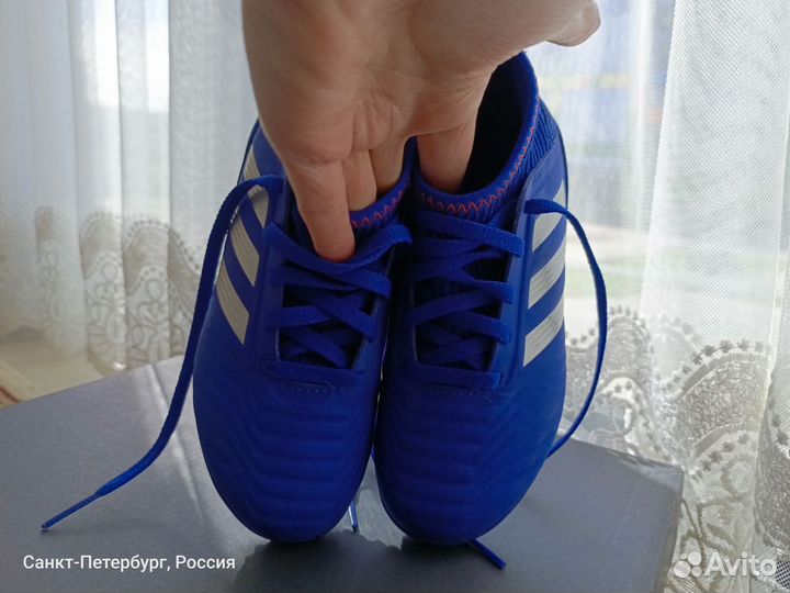 Футбольные бутсы adidas