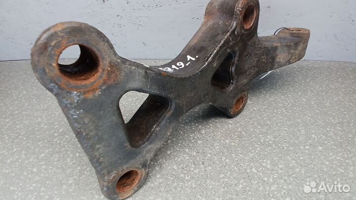 Кронштейн амортизатора нижний левый CG