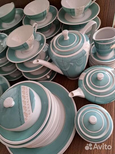 Фарфоровый чайно кофейный сервиз на 12 персон.гдр