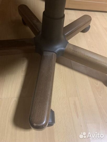 Кресло директора на колесиках