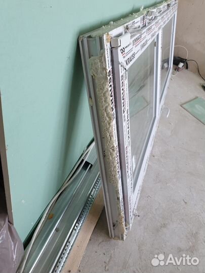 Дверь пластиковая входная стеклянная