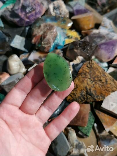 Нефрит, кабошон