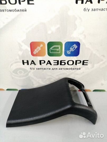 Накладка на консоль между сиденьями задняя Toyota