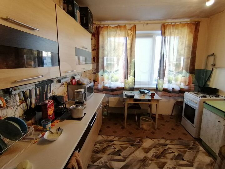 Комната 37 м² в 5-к., 5/5 эт.