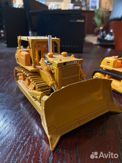 Коллекция моделей строительной техники komatsu