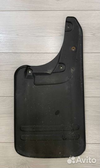 Брызговик задний левый Toyota Hilux