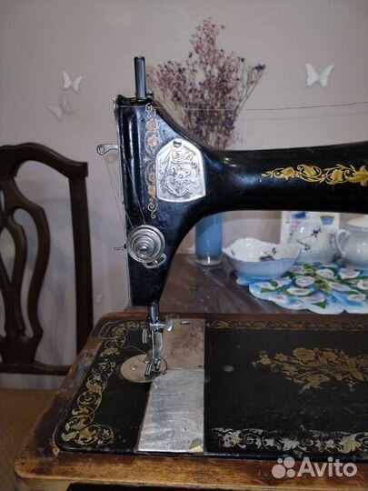 Швейная машинка зингер