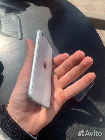 iPhone SE (2020), 64 ГБ