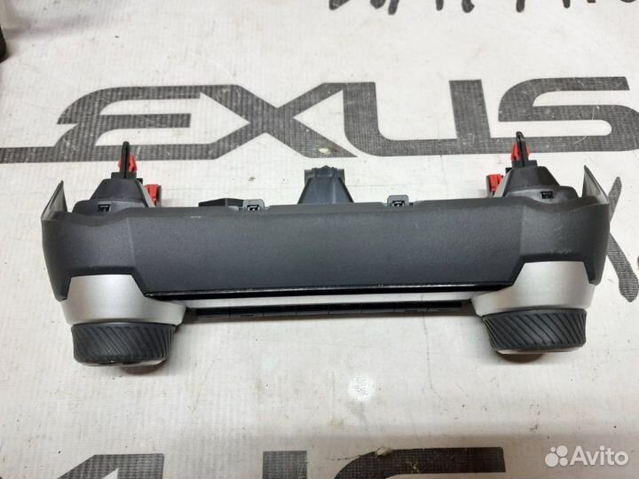 Блок управления климат-контролем Toyota Rav4 50