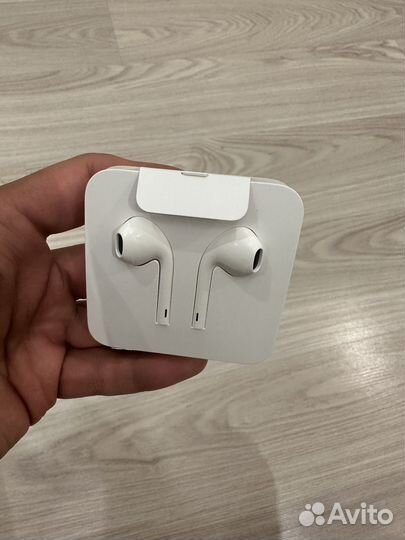 Новые наушники Apple EarPods (Lightning)