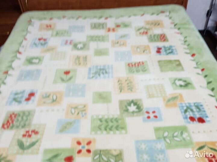 Покрывало на кровать,размер 220см.на240см