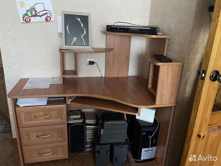 Компьютерный стол