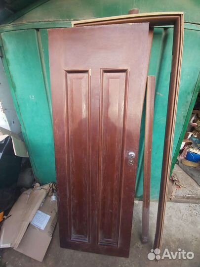 Дверь входная деревянная
