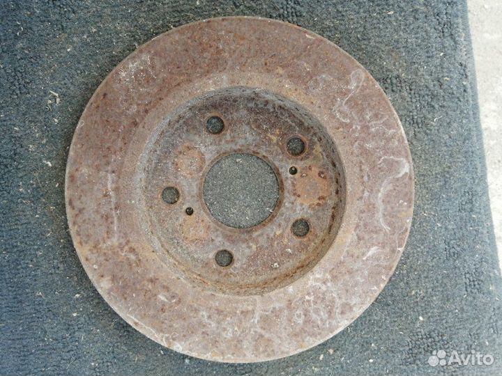 Тормозной диск задний Toyota Auris NZE151 1NZ