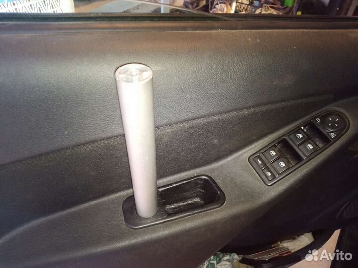 Подлокотник на дверь водителя