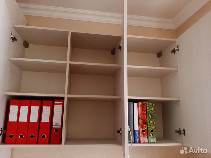 Шкаф для книг навесной