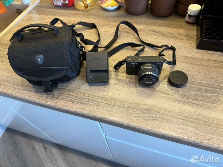 Зеркальный фотоаппарат nikon J1